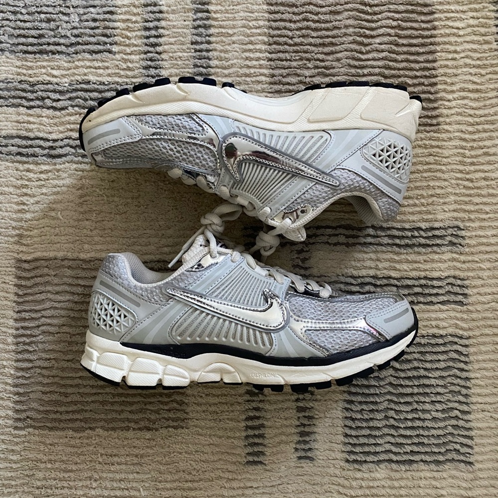 Nike Vomero 5 Photon Dust Women’s 10